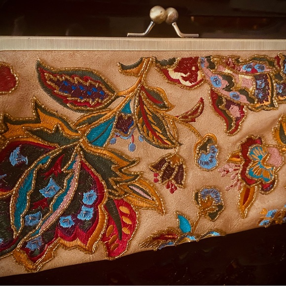 Patricia Nash Gold Embroidered Floral Kiss-Lock Clutch - Picture 5 of 11